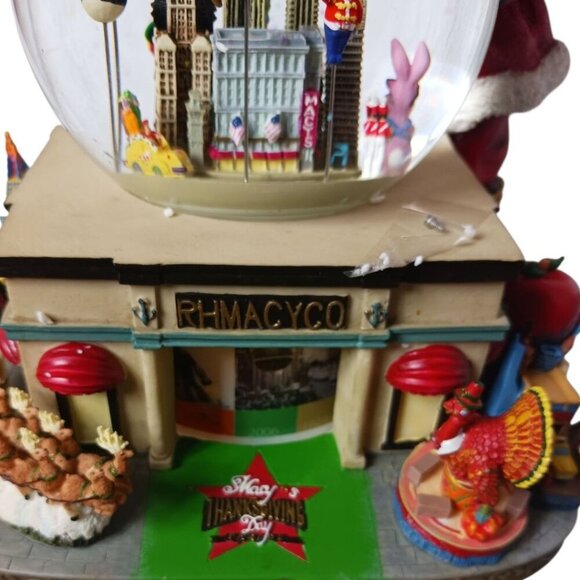 Macys Vtg Thanksgiving Day Parade musical Water Snow Globe 8.5x 7.5 - Picture 5 of 10